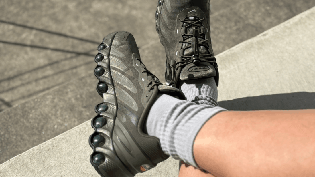 【ガチレビュー】エアマックスDn8の履き心地やサイズ感を実体験を元に解説！おすすめカラーやコラボモデルも紹介！