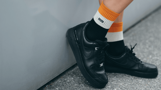 メンズがスニーカーに合わせて履くべき靴下ブランド7選！カッコ良く履きこなすためのコツも含めて紹介！